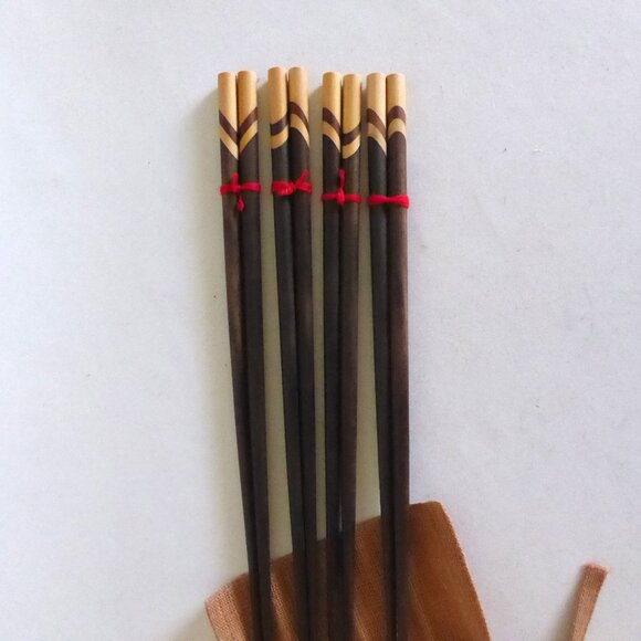 VINTAGE NEW 9.75” HANDCRAFTED TWO TONE WOOD CHOPSTICKS IN STORAGE POUCH (4 SETS) - Picture 2 of 6